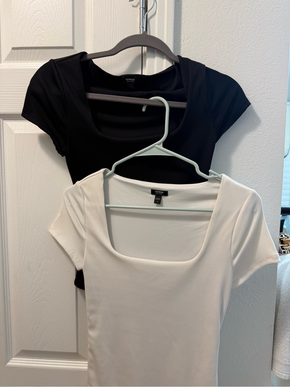 Express Women's Scoop Neck Short Sleeve Bodysuit  - Black & White